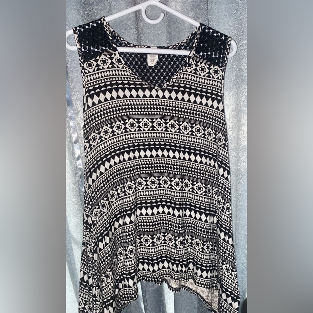 Flowy blouse that’s black and white